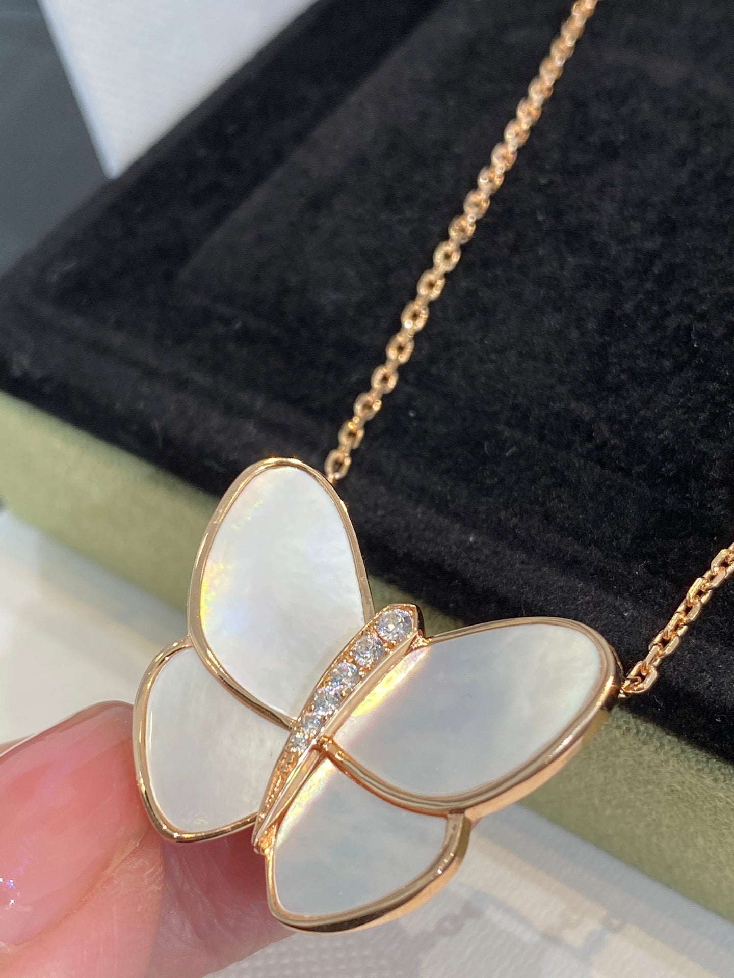 [Stars Jewelry]BUTTERFLY GOLD MOP DIAMOND NECKLACE