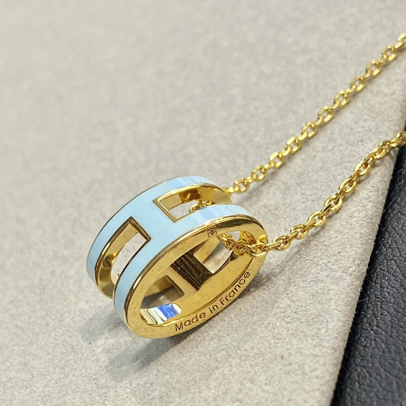[Stars Jewelry]POP H LIGHT BLUE NECKLACE