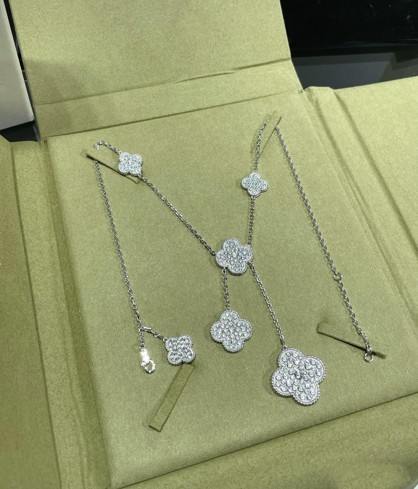 [Stars Jewelry]CLOVER 6 MOTIF DIAMOND PAVED NECKLACE