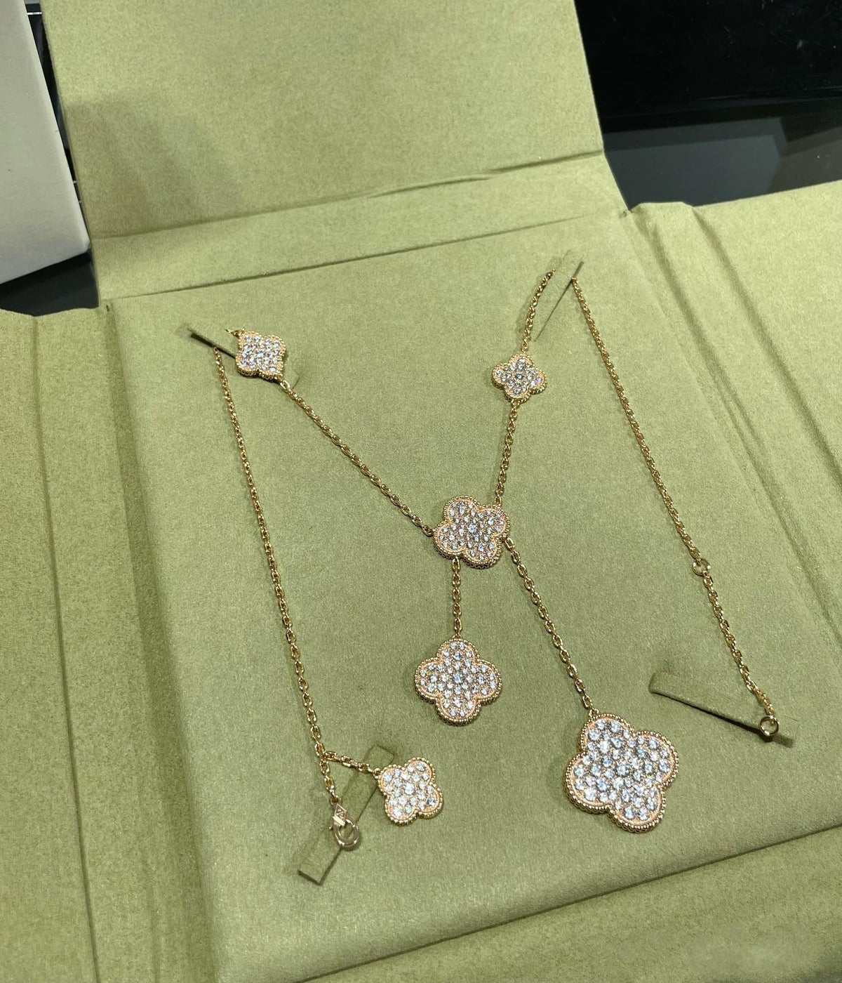[Stars Jewelry]CLOVER 6 MOTIF DIAMOND PAVED NECKLACE