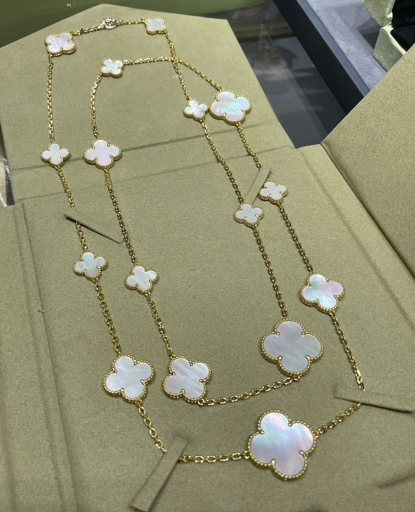 [Stars Jewelry]CLOVER 16 MOTIF WHITE MOP GOLD NECKLACE
