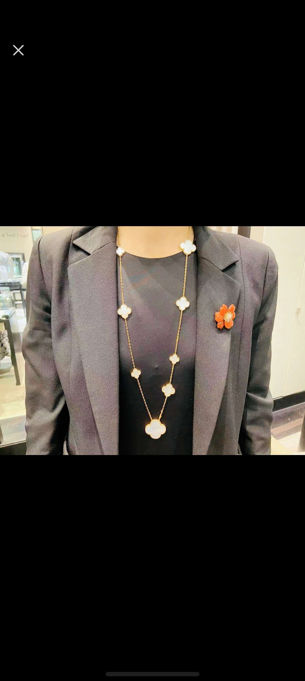 [Stars Jewelry]White Mother-of-Pearl Clover 11-Motif Necklace