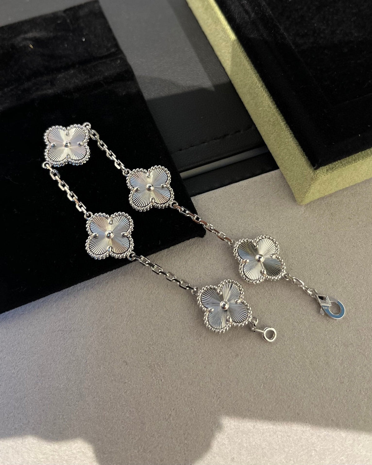 [Stars Jewelry] CLOVER 5 MOTIF LASER BRACELET COLLECTION